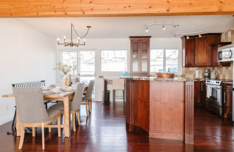 4 Bedroom House in Old Glenmore with In-law Suite