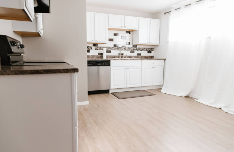 4 Bedroom House in Old Glenmore with In-law Suite
